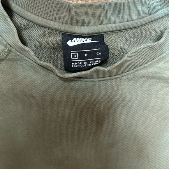Nike Sportswear crewneck sweatshirt. Small - Picture 3 of 7